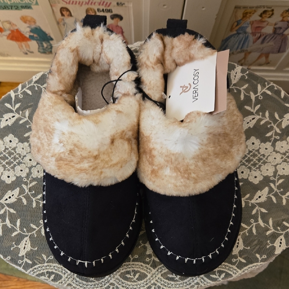 NWT Vera Cosy black micro suede mooccasins Sz 7